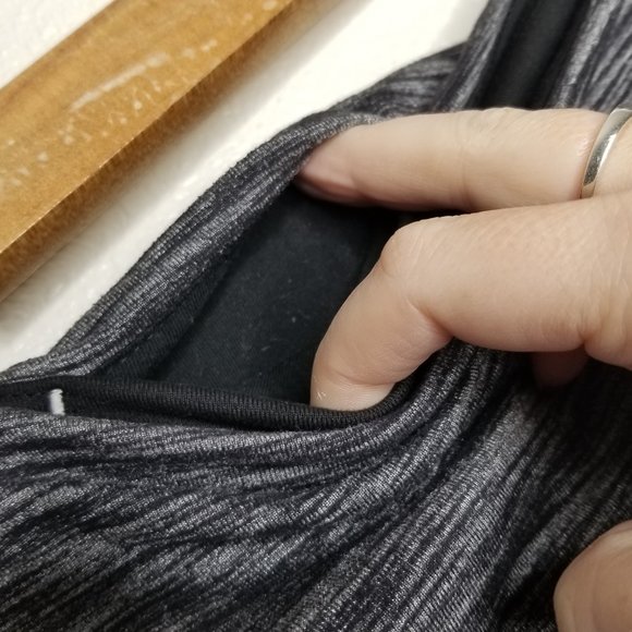 PICK 3 FOR $20 Victoria's Secret Sport VSX Knockout Crop Leggings Pants Size M - Picture 4 of 5